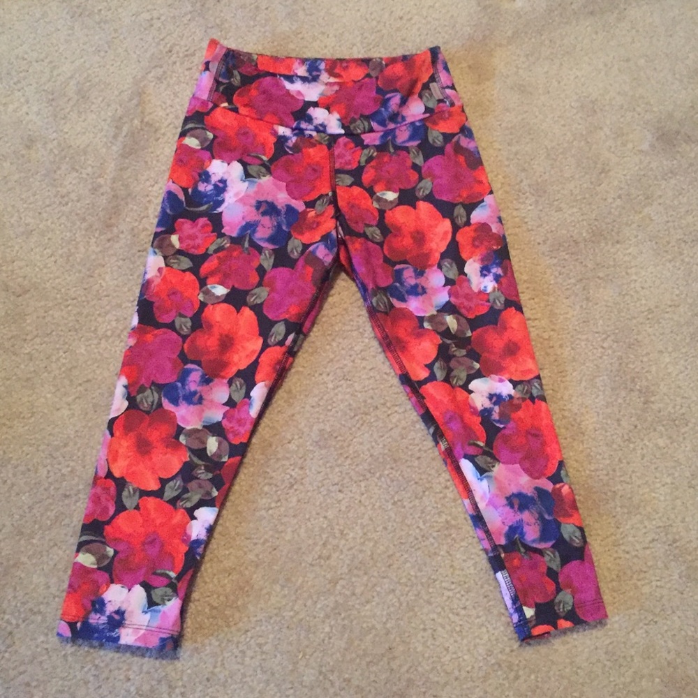 Floral cropped yoga pants